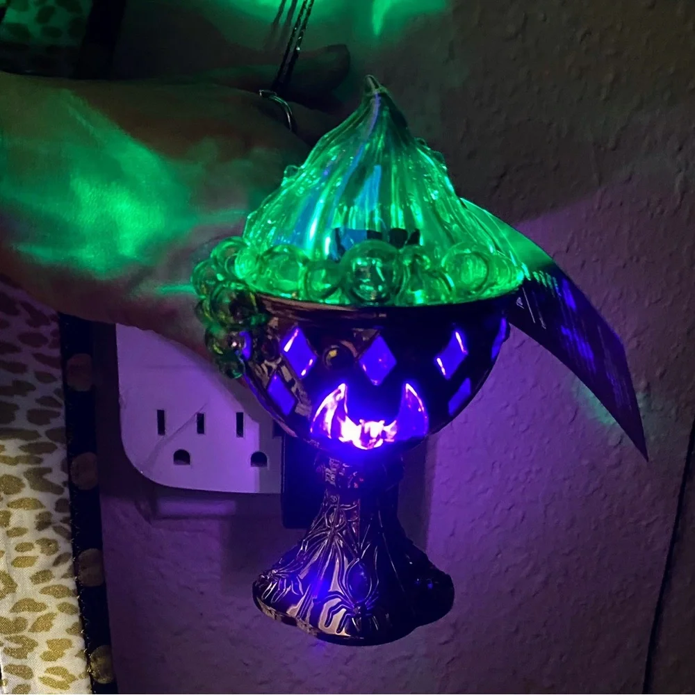 BATH AND BODY WORKS GHOSTLY GOBLET PROJECTOR NIGHTLIGHT WALLFLOWER PLUG